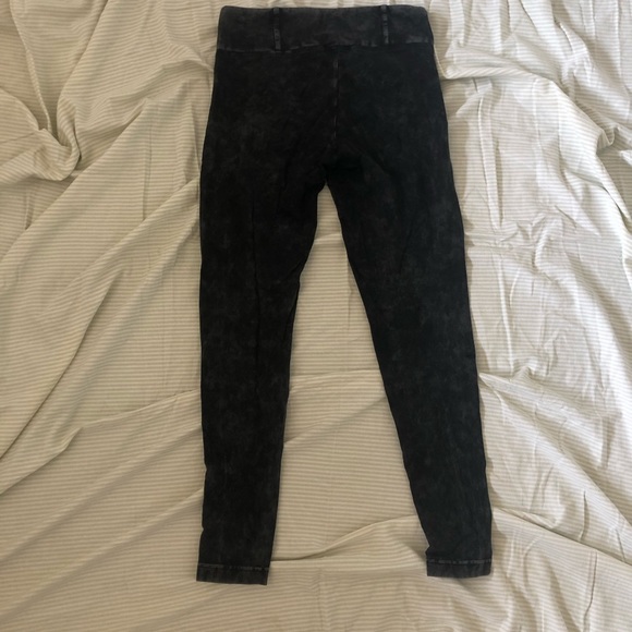 Aritzia Talula Acid Wash Leggings - Picture 4 of 5